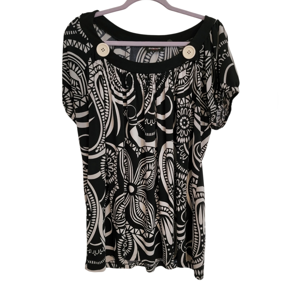 Avenue Black and White Paisley Blouse With Button Accents Plus Size 18
